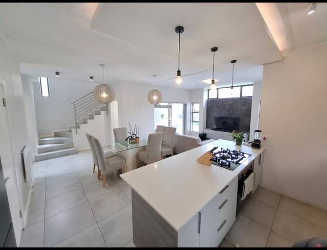 3 BEDROOM TOWNHOUSE FOR SALE IN FERNDALE